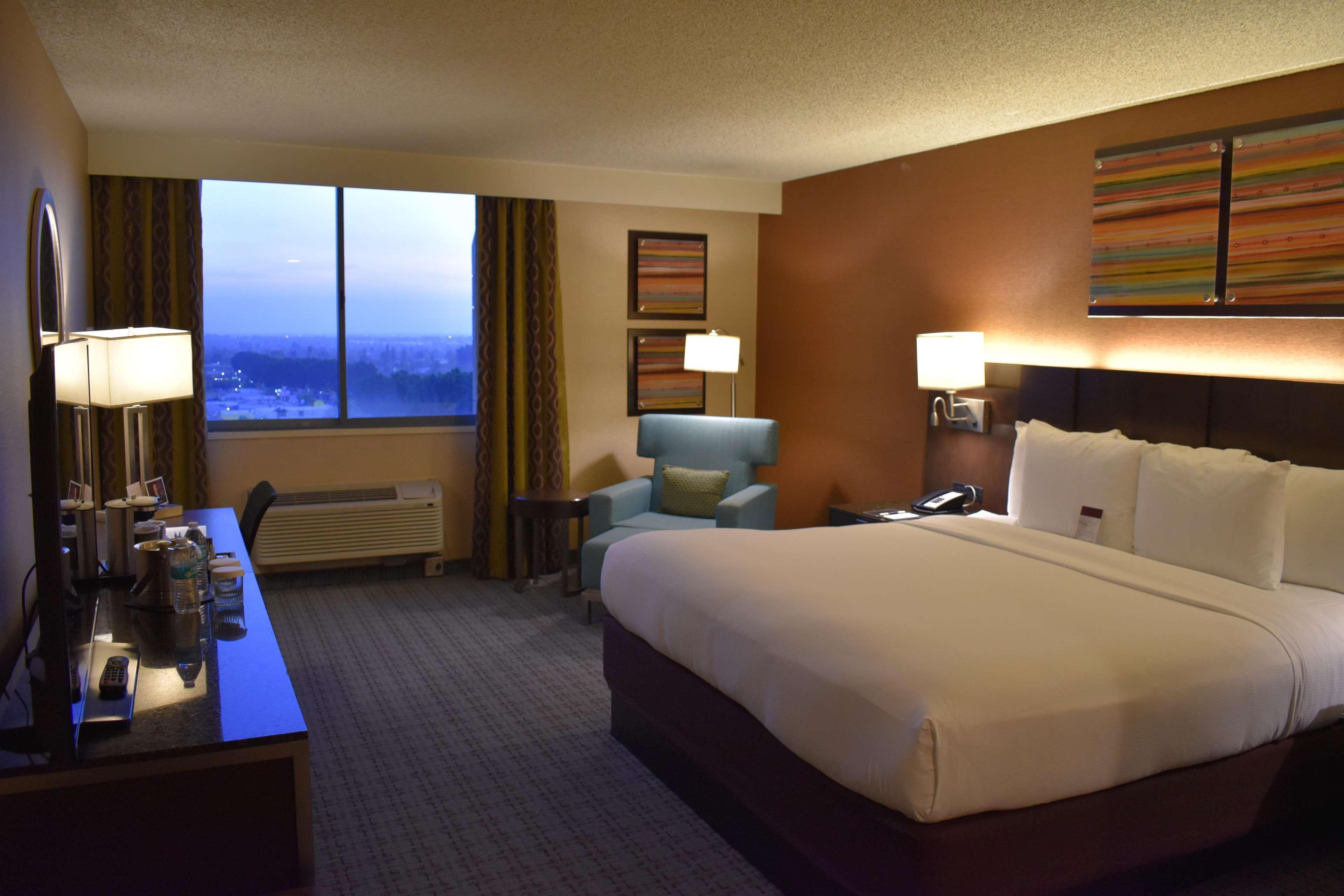 Doubletree By Hilton Whittier Hotel Exterior foto