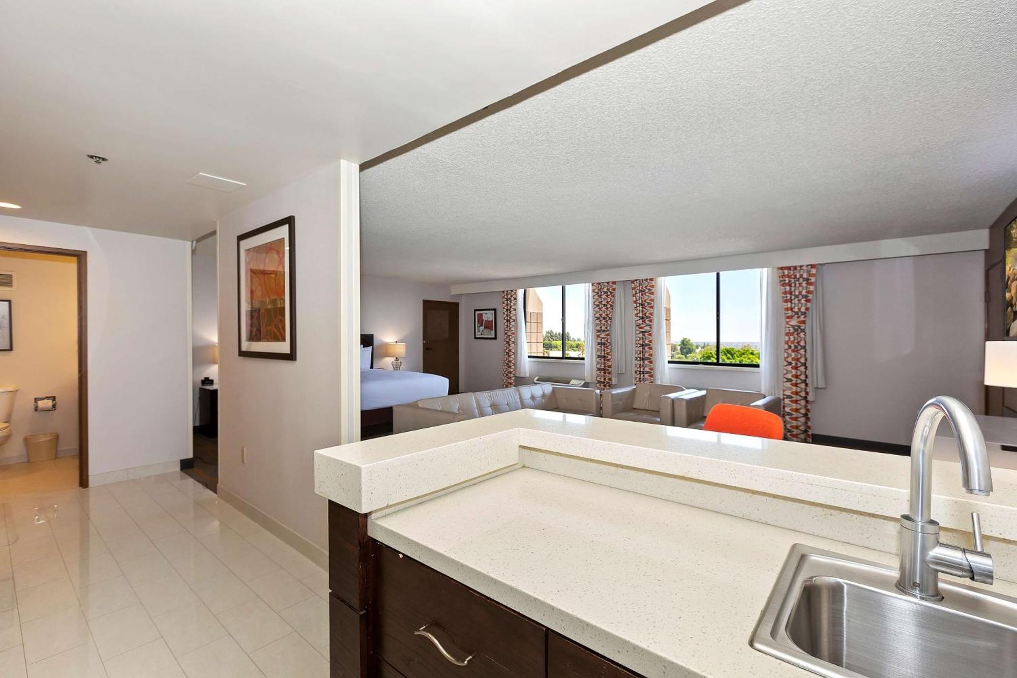 Doubletree By Hilton Whittier Hotel Exterior foto