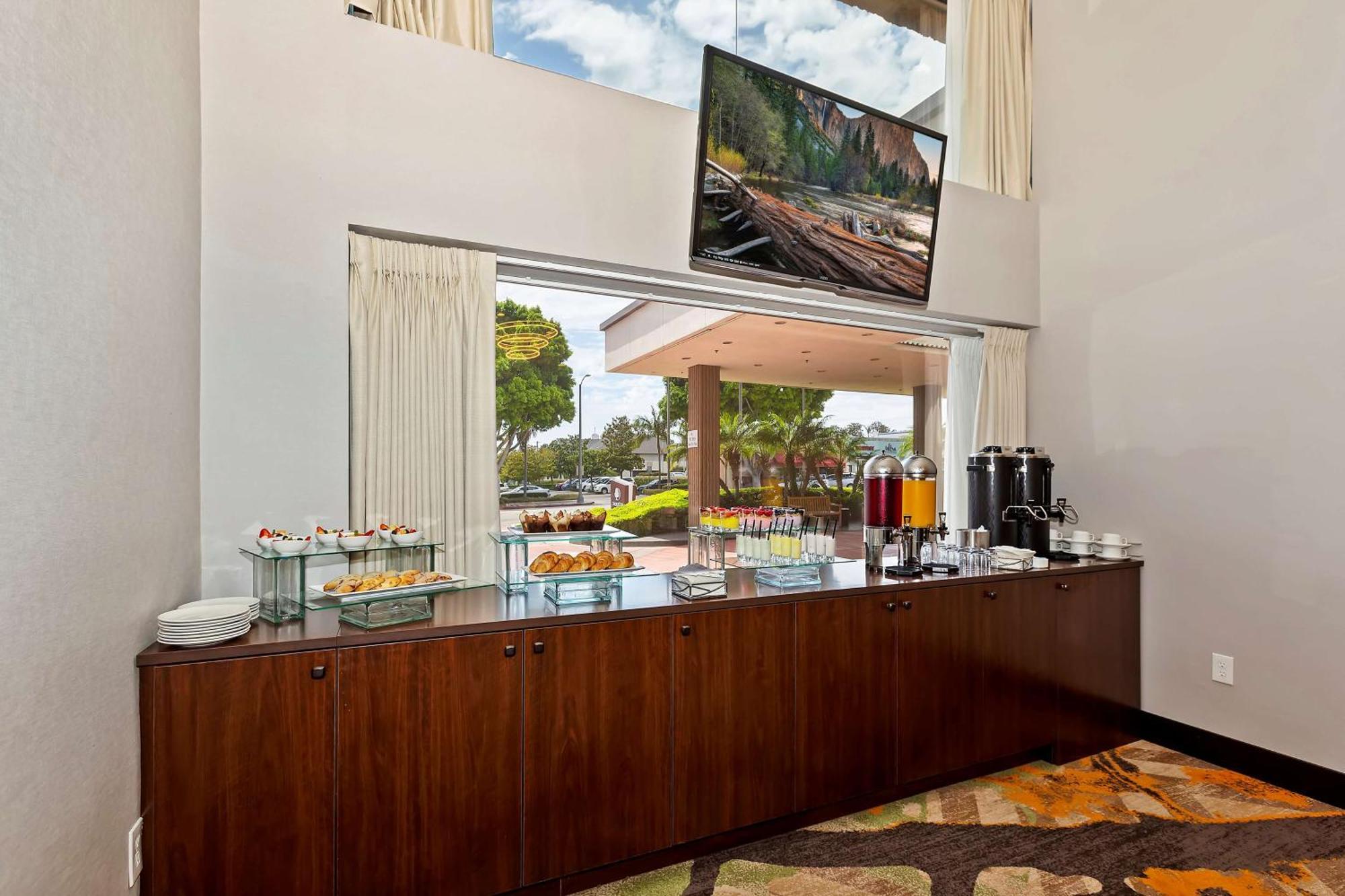 Doubletree By Hilton Whittier Hotel Exterior foto