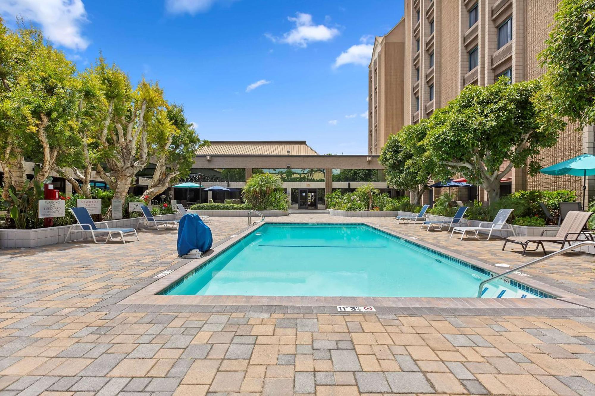 Doubletree By Hilton Whittier Hotel Exterior foto