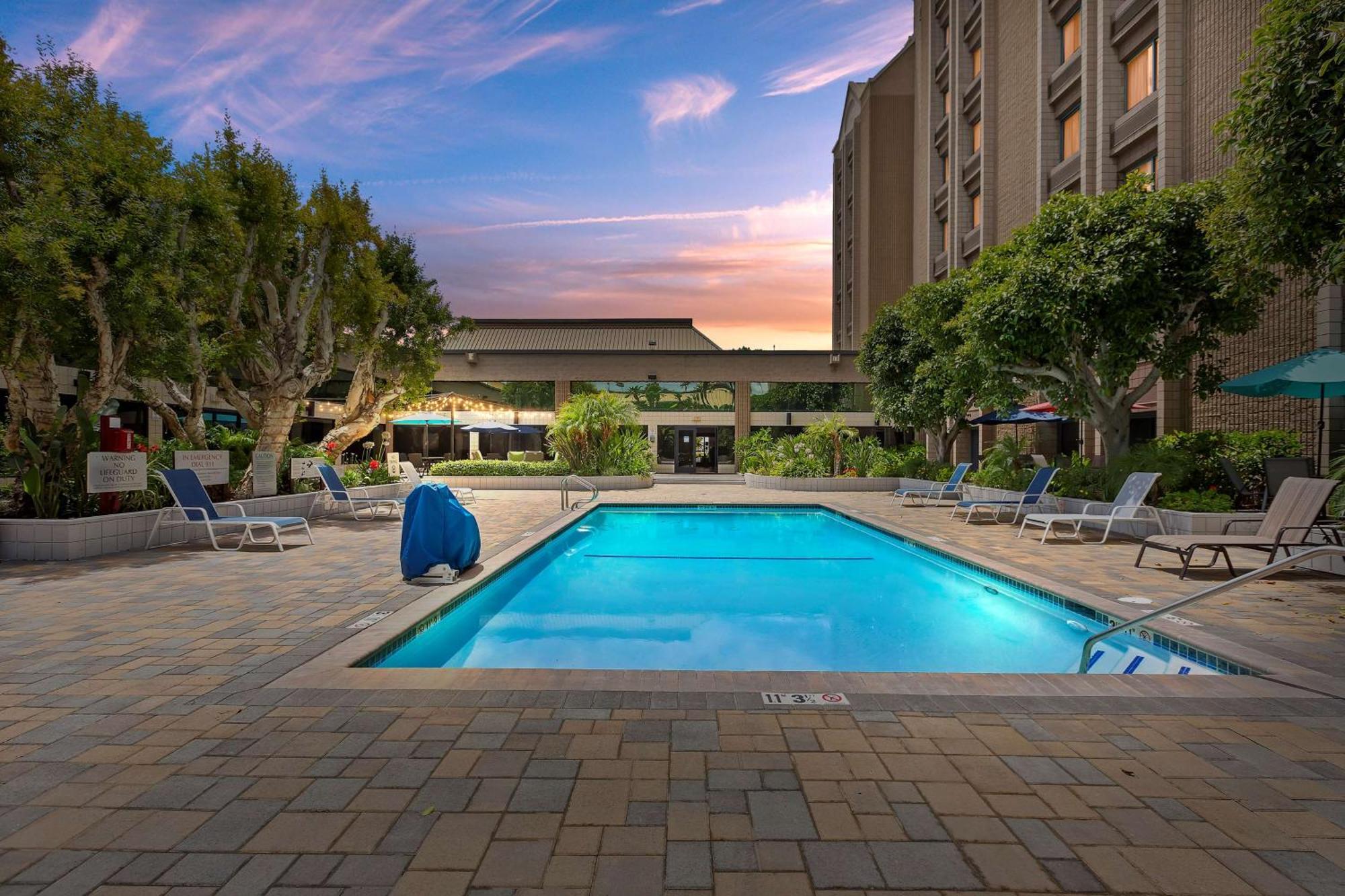 Doubletree By Hilton Whittier Hotel Exterior foto